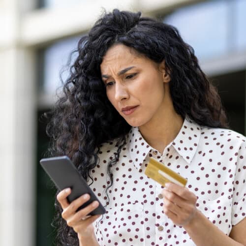 Women discovering she is the victim of carding.